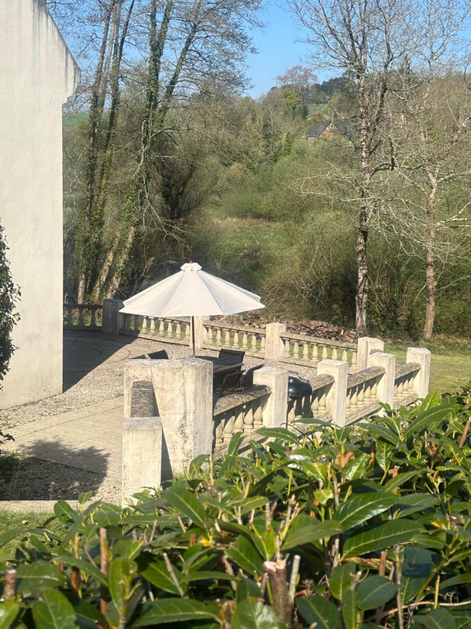 Fontaine Blanche River View, Large Patio & Garden In Central Brittany With Starlink Wifi Treffrin Екстериор снимка